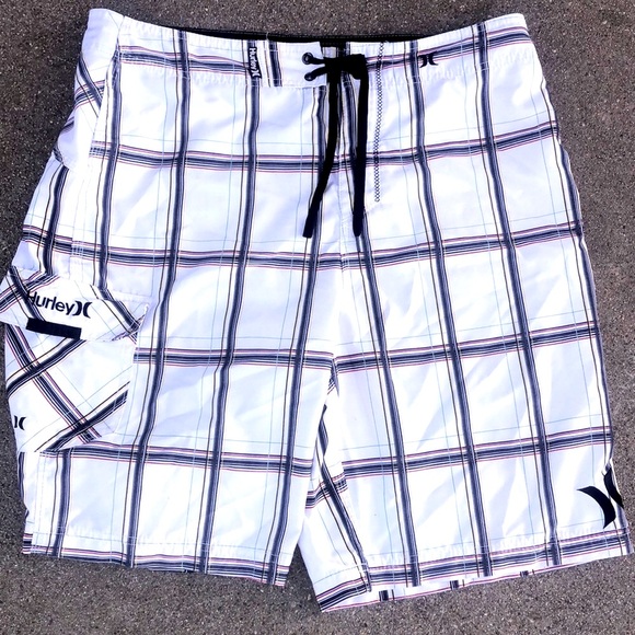 Hurley board shorts. 32 - Picture 1 of 4